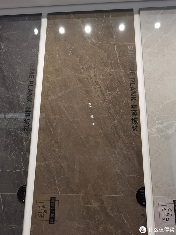 砖厂商技术都很成熟了,不一定要买贵的,只要选择常规的尺寸,比如80x80