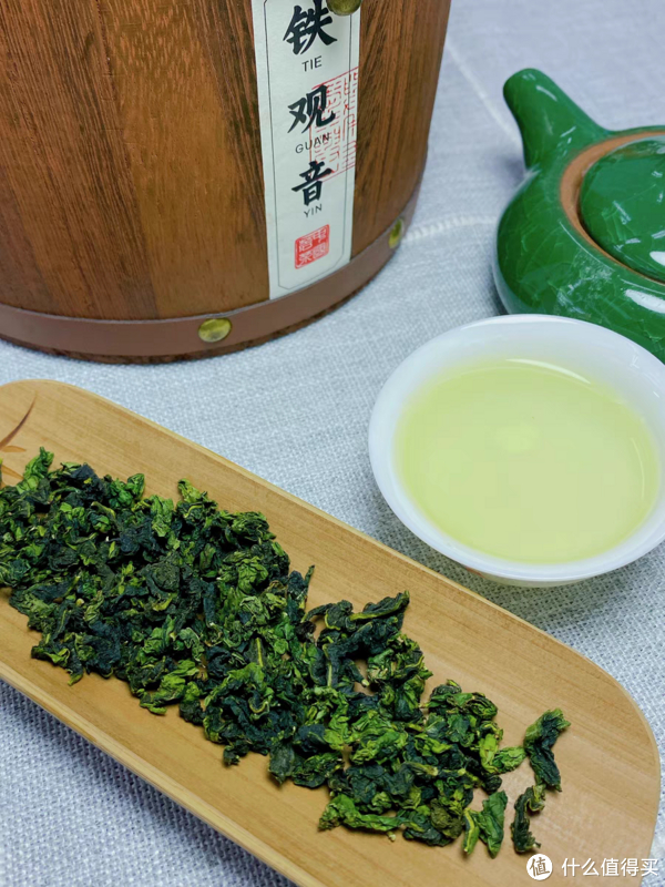 铁观音在冲泡的时候也非常方便,如果有时间的话,可以用茶壶来泡,如果