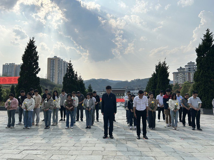 三穗县开展缅怀革命先烈传承红色基因祭奠英烈活动