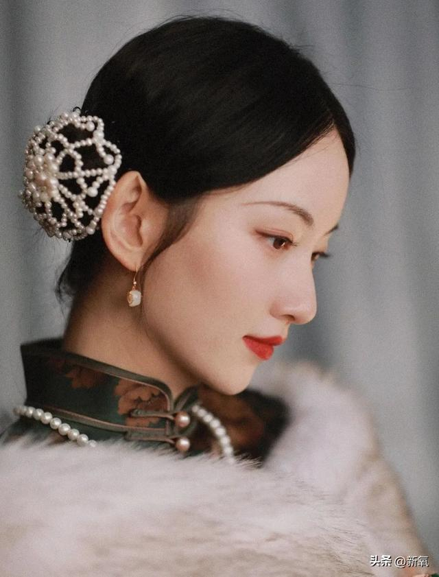 图源@洺钰需要注意的是,因为旗袍的女性感几乎达到峰值,所以珍珠量感