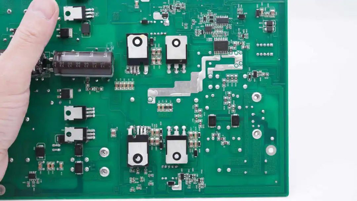 拆解报告天技新能源1200w微型逆变器