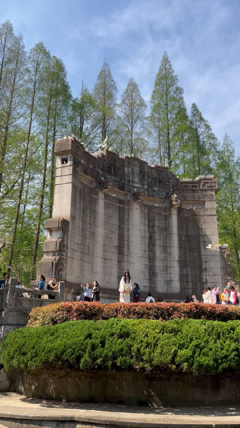 欢迎来到 「南京音乐台」 这是一个游客比鸽子多的地方