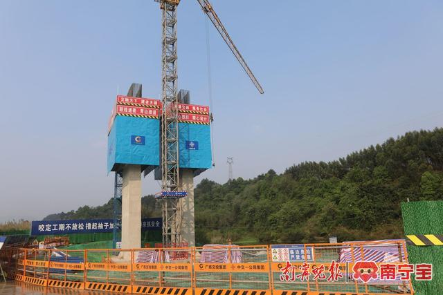 荔浦高速公路连接线工程荔浦河大桥主墩施工