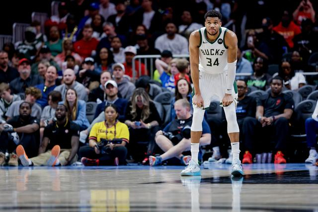 手感不佳字母哥半场14中4得到8分2篮板3助攻3盖帽