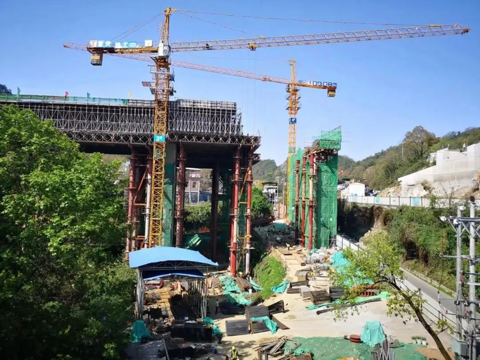 新燕尾山隧道项目建设现场