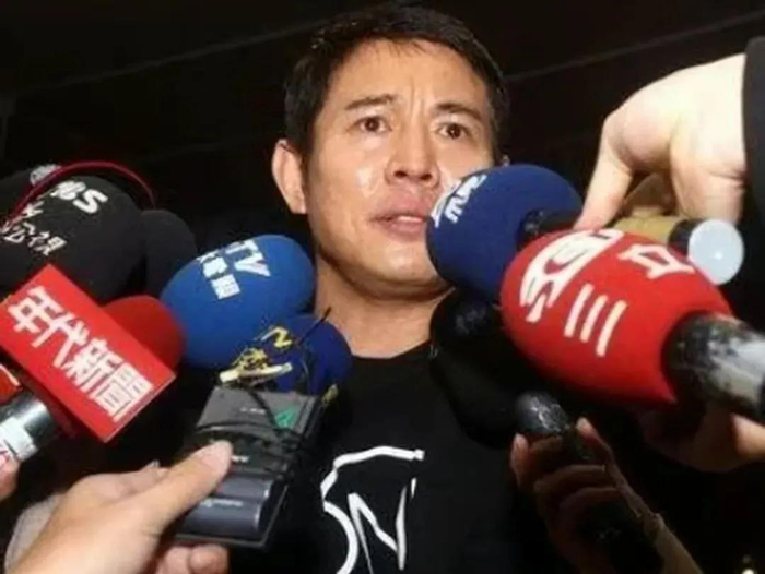 日本记者质问李连杰南京大屠杀死了30万人你们一个个数的他一句话让