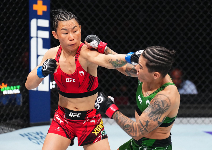 闫晓楠之前一回合KO安德拉德。