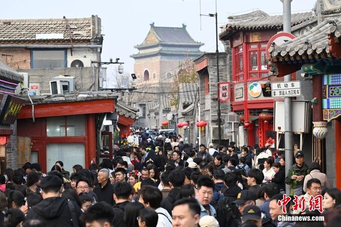 北京清明节游客多图片