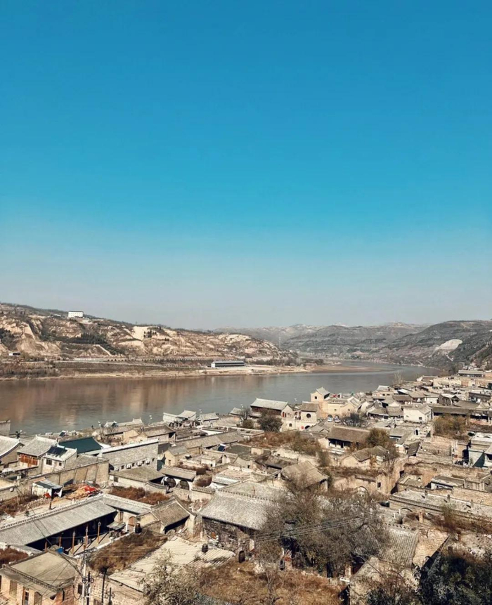 碛口看黄河磅礴称之为人生必去的10座古镇之一和典型的山西四合院古镇