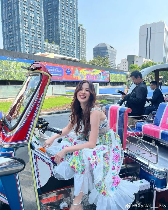 水姐美得很轻松_新浪新闻