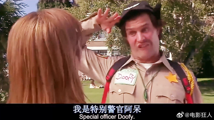 惊声尖笑谁都想不到,一个傻子居然是杀人狂,脱掉伪装竟这么帅
