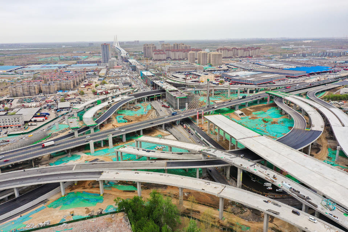 济南零点立交桥十四条匝道大部分建设完成,即将横跨济广高速