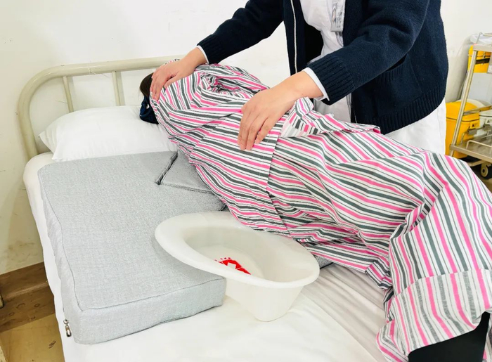 排便辅助垫枕02小发明发挥了大作用,好点子被转换成实际的护理用品,让