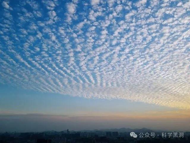 台湾省发生73级地震,震前拍摄怪异云层,网友评论:小心地震