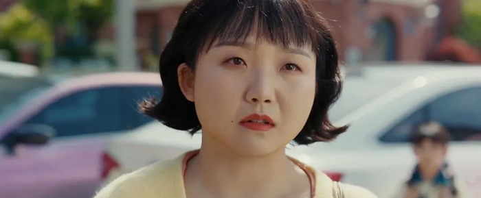 毕超,底层演员,郁郁不得志,想通过演戏让妻子吴雯(李嘉琦 饰)和女儿毕