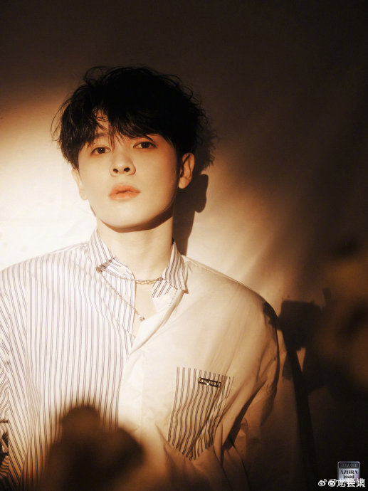 尤长靖晒照庆祝0406出道六周年,六周年快乐|尤长靖_新浪新闻