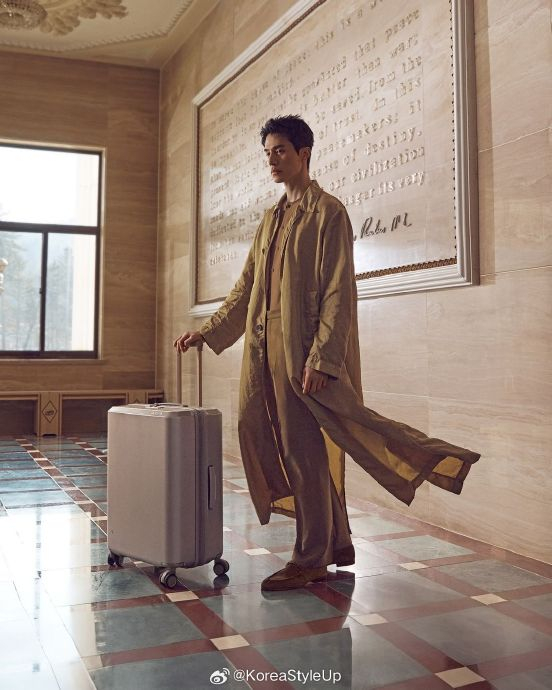 「 李栋旭 」 samsonite evoa z campaign_新浪新闻