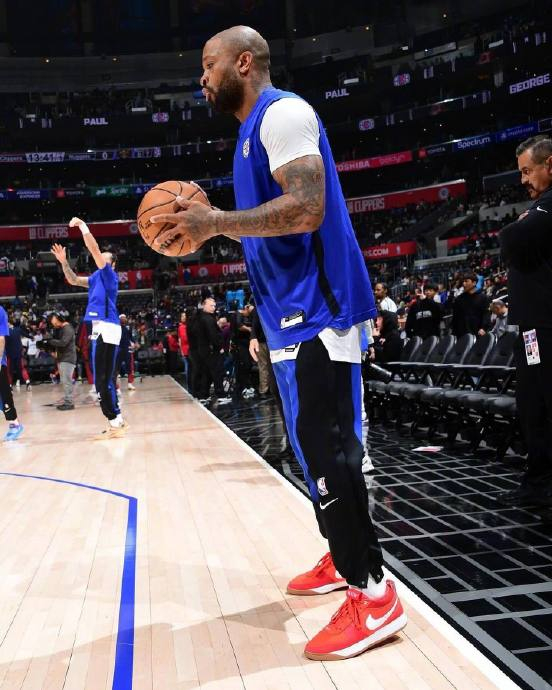 鞋王塔克开始营业!|塔克|nike|布克_新浪新闻