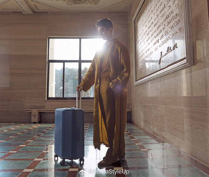 「 李栋旭 」 samsonite evoa z campaign_新浪新闻