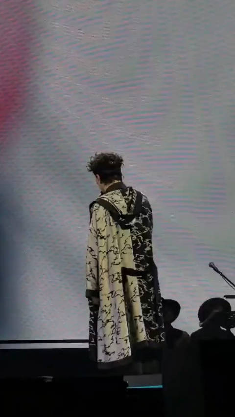 演唱会上有观众对陈奕迅比中指他还看到了