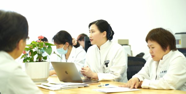 "救救产科"呼声下 申城"网红"妇产科主任的实践,布局和思考|刘铭|孕妈