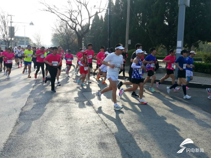 曲阜助跑马拉松为幸福护航