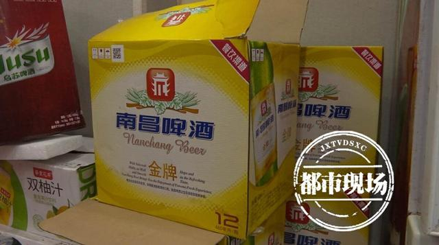 男子称"南昌啤酒"里有"活蛆"? 喝后感觉想吐!|南昌市_新浪新闻