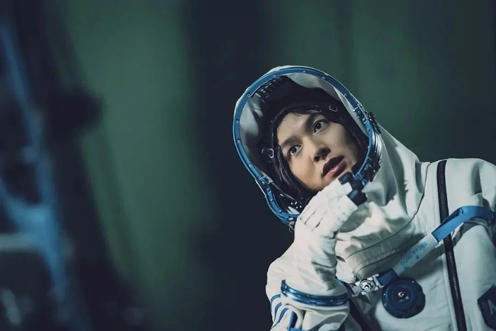 事业步调,产量减少,上一部一番主演,还是2020年和金高银合作的《国王