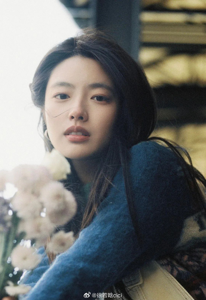 当一个"普通女孩"选择成为演员|徐若晗_新浪新闻