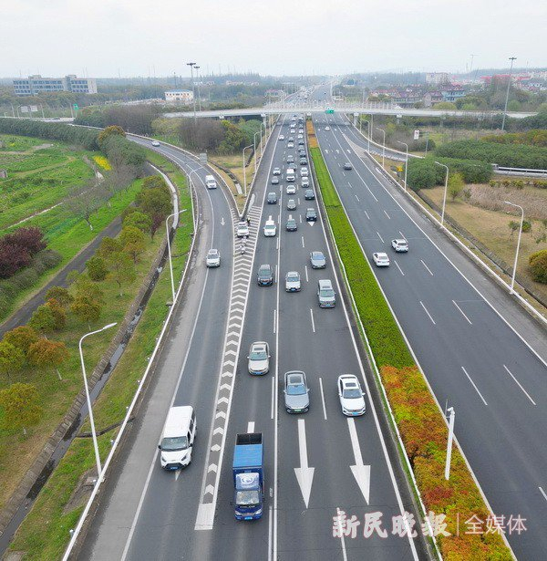 g40沪陕高速往上海市区车辆同比增多