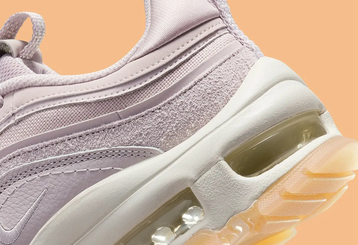 此前登场的 air max 90 futura 和 air max 97 futura 让复古老鞋焕发