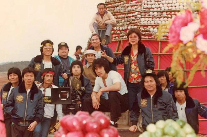 最近十几年一直和成龙保持很密切的联系…|成龙|朱墨|自传_新浪新闻