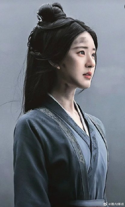 之前陈芊芊的时候很多人都在骂赵露思的仪态…|赵露思|陈芊芊_新浪