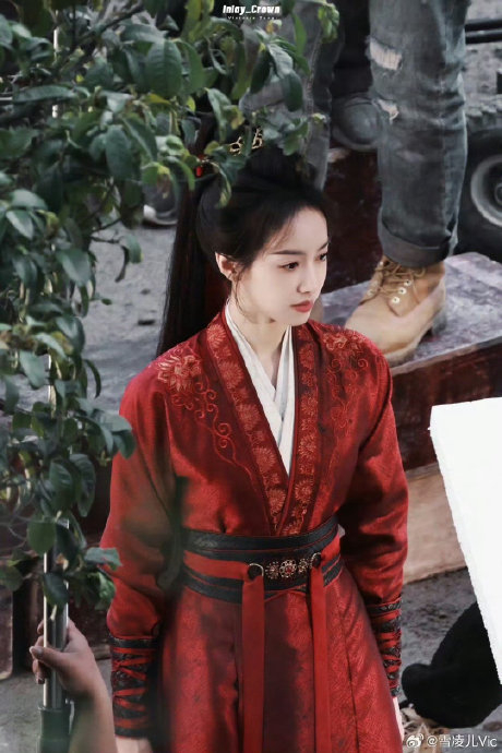 宋茜《山河枕》楚瑜饭拍 英姿飒爽的女将军呀|宋茜|山河枕|将军_新浪