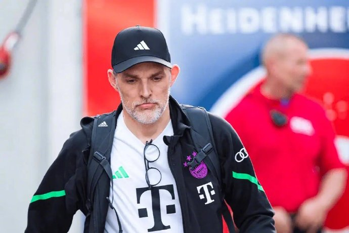 拜仁输海登海姆后只有三名球员留在场内感谢球迷,引发众怒|拜仁|海登