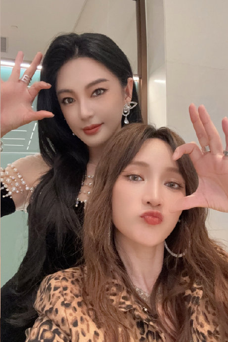 张雨绮孟佳的温暖合照,唤醒了浪姐节目的美好回忆|张雨绮|孟佳_新浪