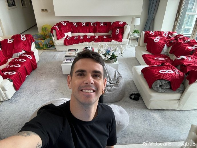 八年了 海港外援@oscaremboaba8 晒球衣:回到上海快速休整一下下|上海