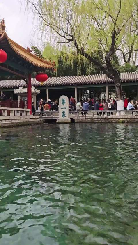 原来钓突泉水底是这样的