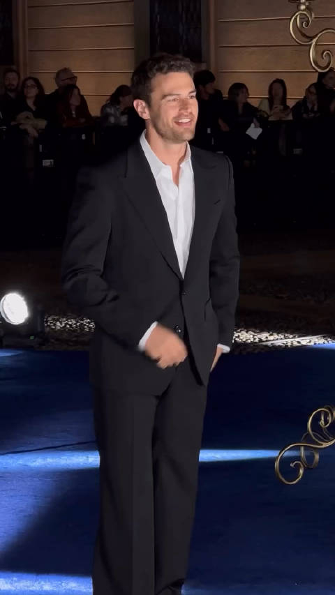 theojames今天出席品牌活动好帅