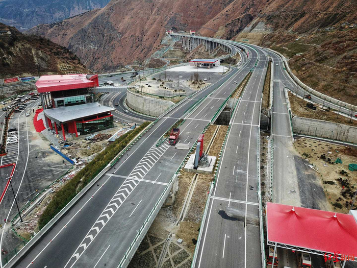 注意!4月12日至23日雅康高速有路段管制,晚上9点后需g