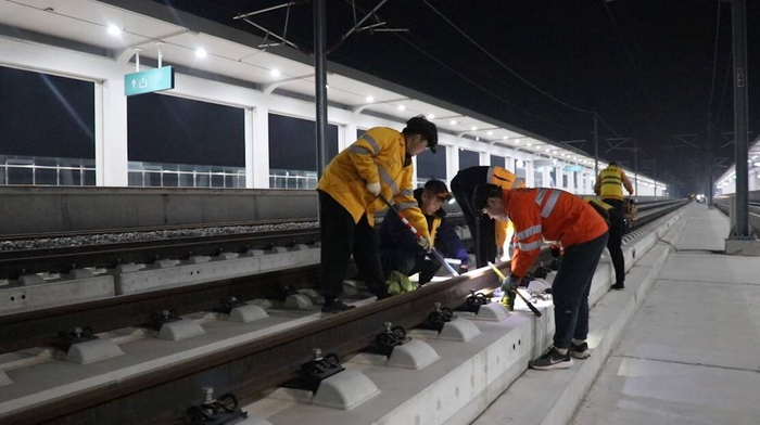 庄寨站首次应力调整顺利完成 日兰高铁庄寨至兰考南段预计6月份贯通