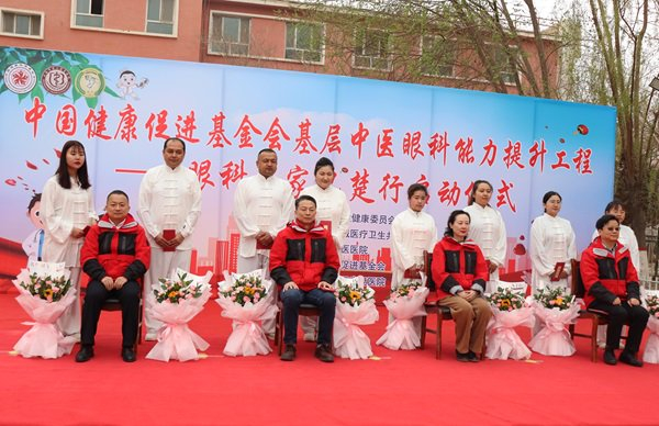 上海眼科专家团赴新疆巴楚送光明中医亢氏疗法已在巴楚落地3年