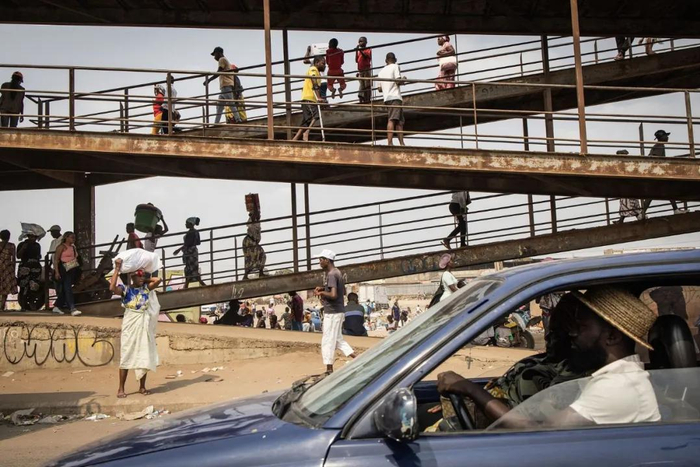 “越是穷，越是要去。越是落后，越是有大机会。”