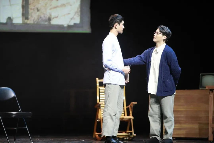 大师剧蒋学模复旦首演为师生注入精神力量