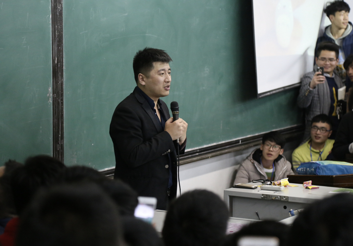 文|陈维贤封面来源|ic photo一个月前,"考虫倒闭"的消息冲上微博热搜