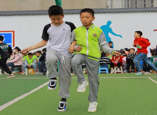 浐灞二十二小开展三跳比赛活动
