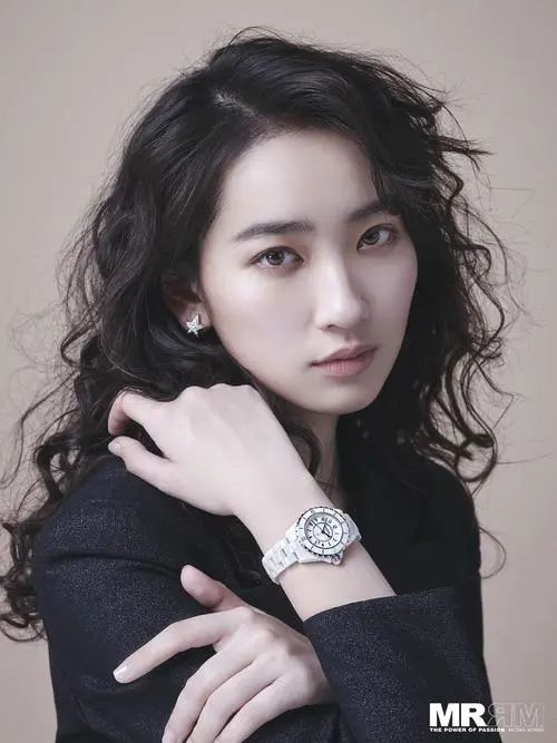 龚慈恩的女儿林恺玲,是个颇受时尚大刊喜爱的星二代,20岁就解锁了香港