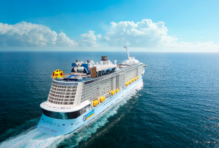 国际邮轮巨头陆续回归这两艘船今日停靠上海和天津