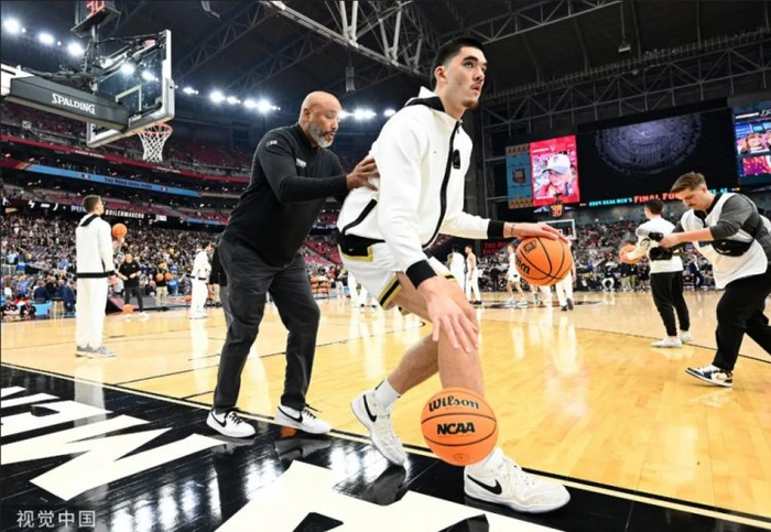 扎克-伊迪,以梦为马|朱莉娅|篮球|扎克_新浪新闻