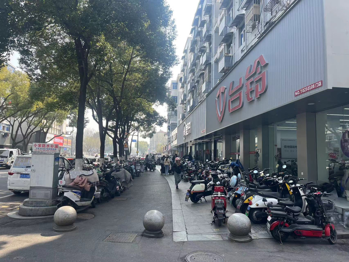 浦口区江浦街道改造非机动车位 提升市容环境秩序|非机动车|车位|停车